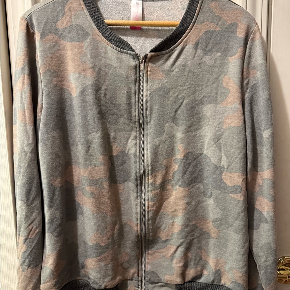 No Boundaries Camo Full Zip Top - Picture 5 of 7